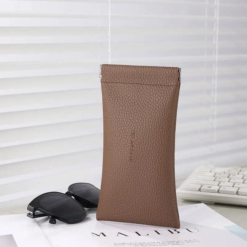 Elegantní pouzdro na brýle s automatickým zavíráním